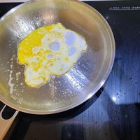 可能是蛋黃、水波蛋和歐姆蛋的圖像