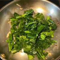 可能是綠葉甘藍和莙薘菜的圖像