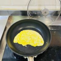 可能是鬆餅機、蛋黃和歐姆蛋的圖像