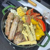 可能是顯示的文字是「 STAUB STAUB STAUS STAUB ا BOVIS A CI1ES Bn S4 」的圖像