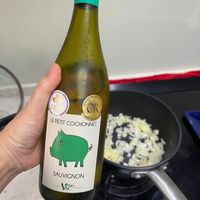 可能是顯示的文字是「 Selentlae OR Fesce LE GIOETSGALANS PETIT LEPETIT ETITCOCHONNET COCHONNET SAUVIGNON -Voo PCo 」的圖像
