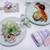可能是水波蛋、炸丸子、豆腐和文字的圖像