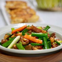 可能是豆腐和炒麵的圖像