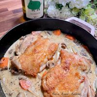可能是顯示的文字是「 COR H LEPETIT LEPETITCOCHOVE LE COCHOVET SALMICNON 01 SIAUS 6oco Love ove Cuisine 」的圖像