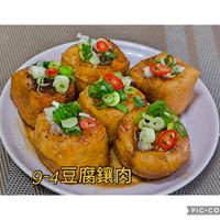 可能是豆腐、港式點心和顯示的文字是「 9-4豆腐讓肉 PIC.COLLAGE PIC 」的圖像