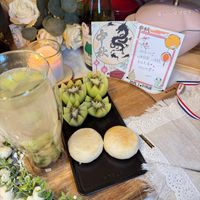 可能是食物、洋桔梗和文字的圖像