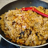 可能是印度香料飯、西班牙大鍋飯、炒麵和炒飯的圖像