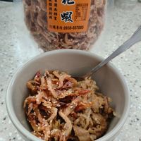 可能是鯷魚和文字的圖像