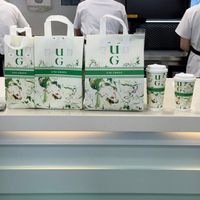 可能是 2 個人、食物、矢車菊和文字的圖像
