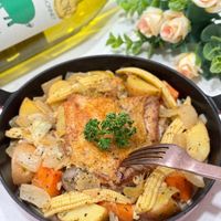 可能是燉小牛膝和顯示的文字是「 COCHONNET OR 」的圖像