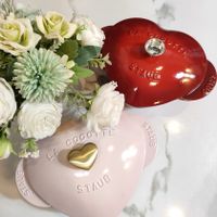 可能是紅心和顯示的文字是「 GOCOTTE TE COCO, LA 5 STALE STAUR STAUB STAUE STAUB 」的圖像