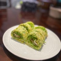 可能是壽司和墨西哥捲餅的圖像