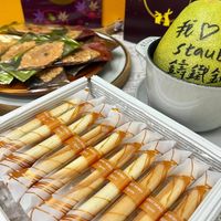 可能是椰子馬卡龍和文字的圖像