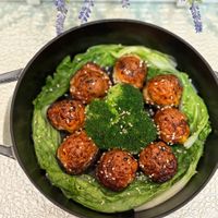 可能是炸丸子、豆腐、香菇和文字的圖像