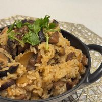 可能是炒飯和香菇的圖像