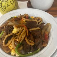 可能是義大利麵、快炒、肉排、拉麵和炒麵的圖像
