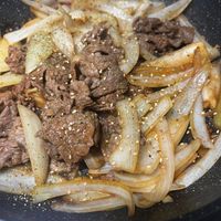 可能是快炒和肉排的圖像