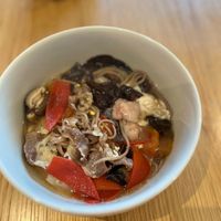 可能是水波蛋、拉麵、麵、香菇和粥的圖像