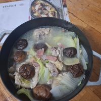 可能是香菇、燉小牛膝和文字的圖像