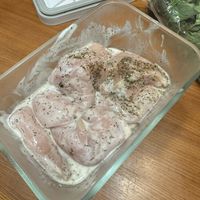 可能是食物和顯示的文字是「艾蜜莉餐桌」的圖像