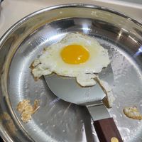 可能是水波蛋和蛋黃的圖像