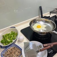 可能是水波蛋、粥和鯷魚的圖像