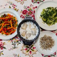 可能是炒麵、麵和豆腐的圖像