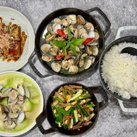 可能是豆腐、香菇、火鍋和文字的圖像