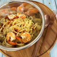 可能是義大利麵和蝦的圖像