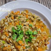 可能是豆腐、北非小米飯、炒飯和印度香料飯的圖像