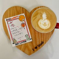 可能是紅心、咖啡杯、咖啡和顯示的文字是「祝福 祝福Sky 好事國國心情完元 Sky 心情完売 好事圓圓 幸福美滿~ 中狄快樂！ Nava 2025.I 2025.I$TAUB STAUA 2025. 」的圖像