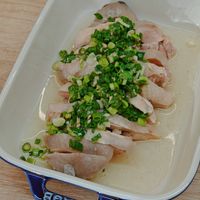 可能是生魚片和文字的圖像