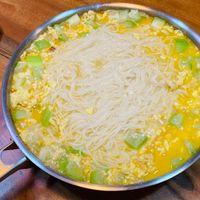 可能是麵、拉麵和豆腐的圖像