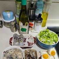 可能是鯷魚和文字的圖像