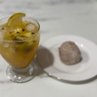可能是飲料和龍眼的圖像