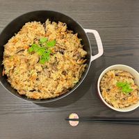 可能是印度香料飯、炒麵、麵、炒飯和西班牙大鍋飯的圖像