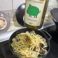 可能是義大利麵和顯示的文字是「 Prosoe OR LEPETIT GISET COCHONNET GARLARO COCHONNET SAUVIGNON SAUVIGNON V0o VPco 」的圖像