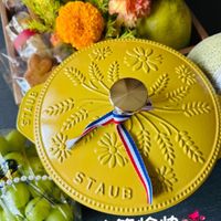 可能是‎龍眼和‎顯示的文字是「 ‎※ STAUB עש ジンジ 氷 STAUB まれに様 まれに種が入る 中秋佳節愉快 Αλ በስዓለ‎ 」‎‎ 的圖像