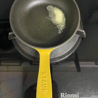 可能是食物和顯示的文字是「 STAUB Rinnai_ RB-201G Rinnai 」的圖像