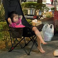 可能是 1 人和小孩的圖像