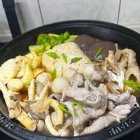 可能是火鍋、豆腐和拉麵的圖像