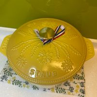可能是顯示的文字是「 STAUD 5 gRaees STADES STAUB 茶神 你」的圖像