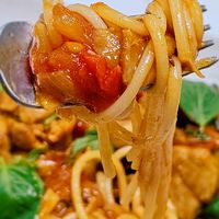 可能是炒麵、拉麵、義大利麵、豆腐和麵的圖像