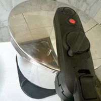 可能是熨斗、吹風機、熱水器和鬆餅機的圖像