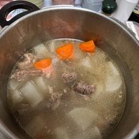 可能是燉小牛膝的圖像