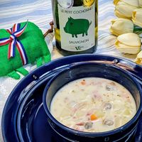 可能是顯示的文字是「 10 ns GABERT . LEPETIT LEPETITCOCHONNET LE PETIT COCHONNET SAUVIGNON ๙ C0o for 」的圖像