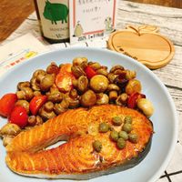 可能是香菇、煙燻鮭魚和文字的圖像