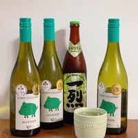 可能是‎顯示的文字是「‎展面の CLASSIC LE LEPETITCOCHOMET LEPETIT COCHONET UEPETrCOCHOME LE PETIT COCHONNET OR IOGARRAL CAHΙΑA LEPETIT COCHONNET SAUVIGNON ይማ SAUVICNON Lo CNON p0o د STAUD BL‎ 」‎的圖像