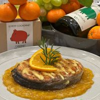 可能是顯示的文字是「 COCH cO LE LEPETITCOCHONNET PETIT COCHONNET SAUVIGNON μ.ф SAUVIGNON 150ml CABERN CABERNET FAng FAngFAng FAng 」的圖像