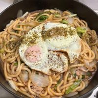 可能是蛋黃、水波蛋、拉麵和炒麵的圖像